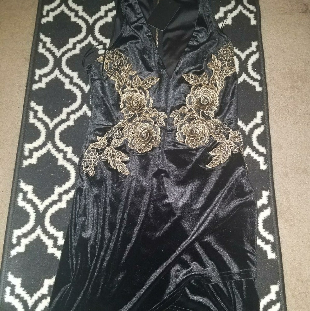 A black rose tight dress
